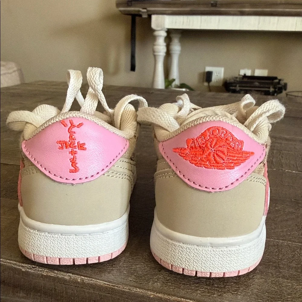 Nike Kids' Tan & Pink Low-Top Sneakers